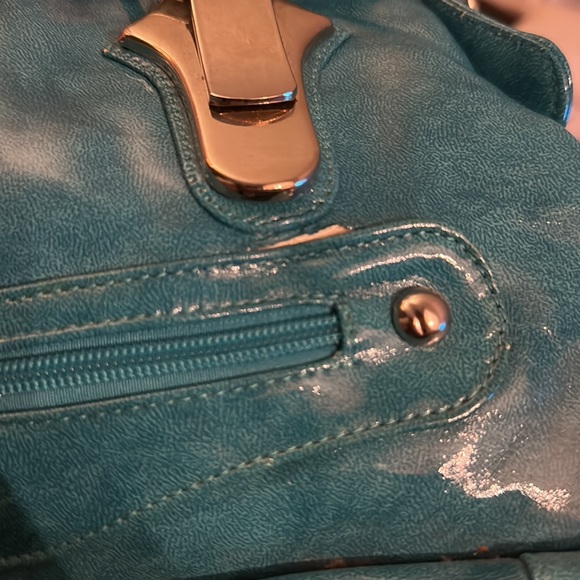 Turquoise faux leather shoulder bag. (11”x15”) 9 pockets. - Picture 5 of 5
